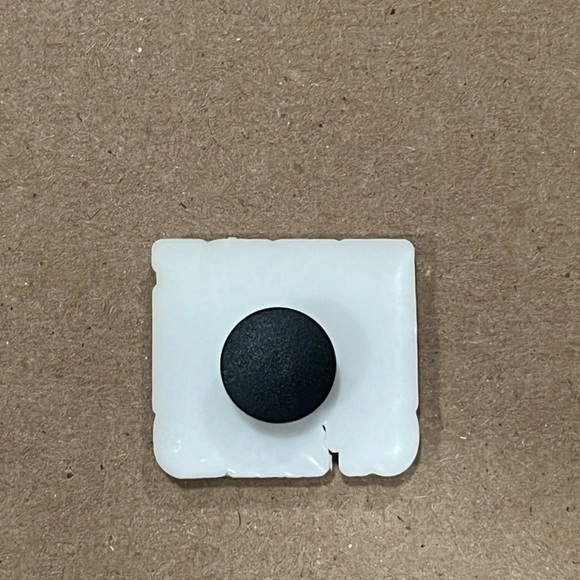 Empire State of Mind Croc Charm - Picture 2 of 2